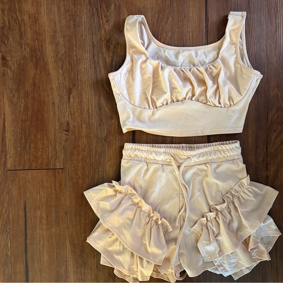 Luxurious Cream Ruffle Lounge Set - Picture 2 of 7